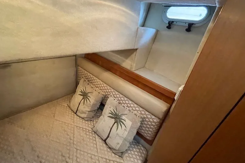 Slide: The Image of Bayliner 4087 Aft Cabin Motoryacht 1999 - 25