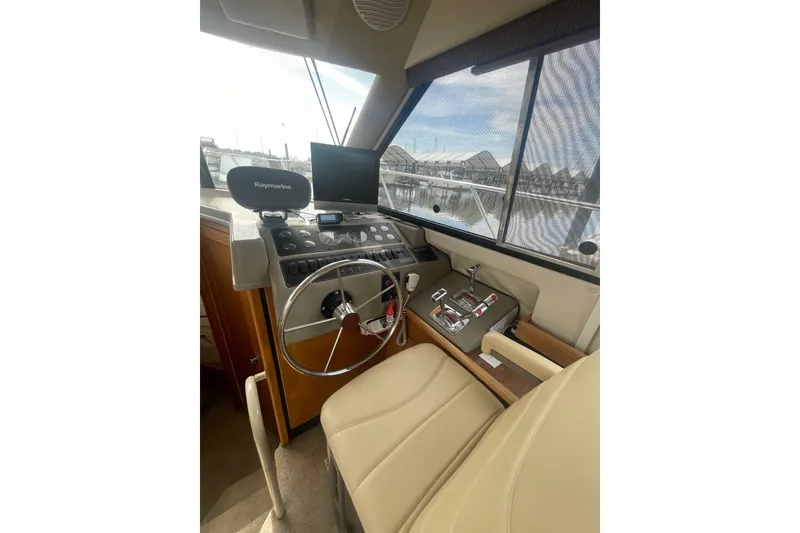 Slide: The Image of Bayliner 4087 Aft Cabin Motoryacht 1999 - 16