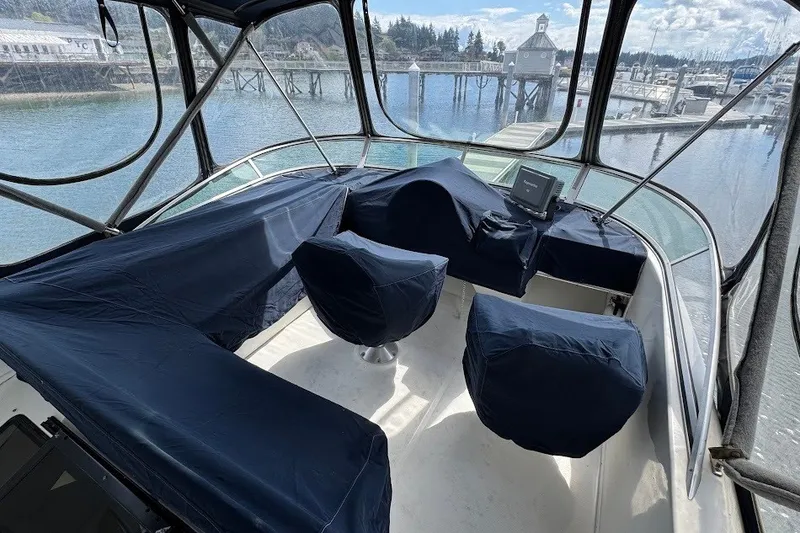 Slide: The Image of Bayliner 4087 Aft Cabin Motoryacht 1999 - 10
