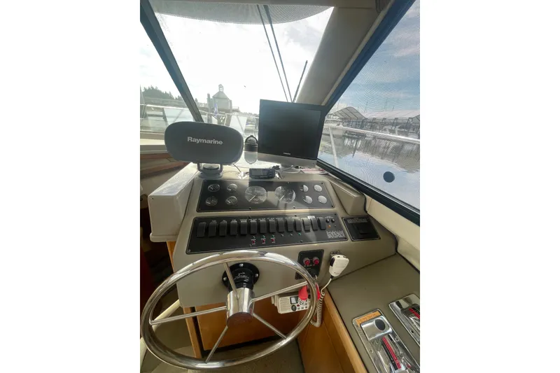 Slide: The Image of Bayliner 4087 Aft Cabin Motoryacht 1999 - 21