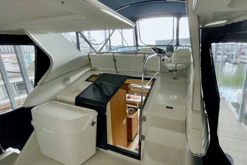 Slide: The Image of Bayliner 4087 Aft Cabin Motoryacht 1999 - 6
