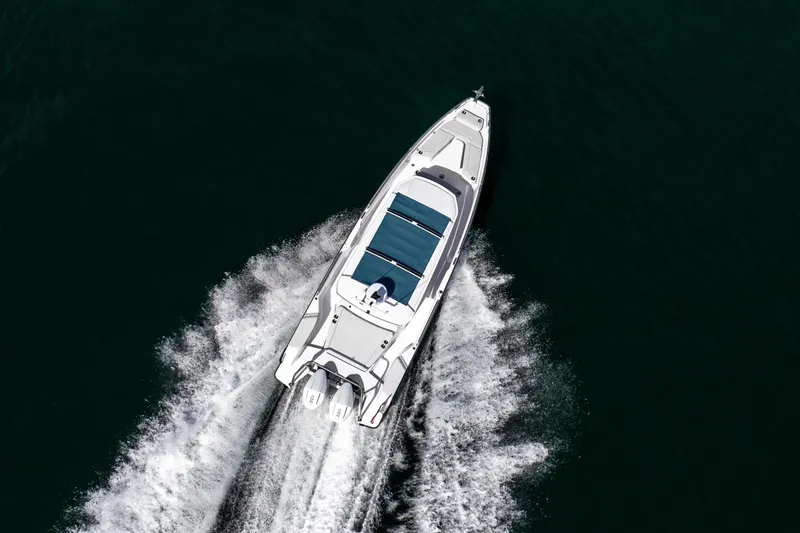 Slide: The Image of Axopar 29 XC AC Twin 200 White Chalk 2026 - 6
