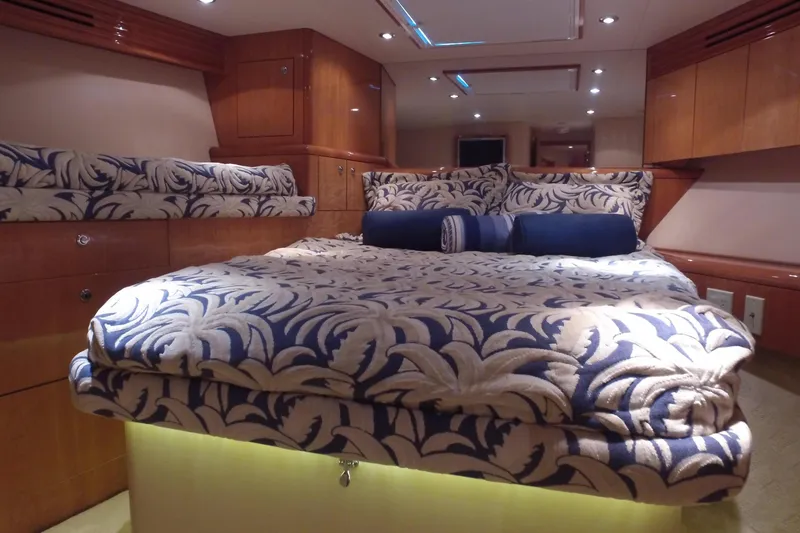 Slide: The Image of Hatteras 65 Convertible 2004 - 19