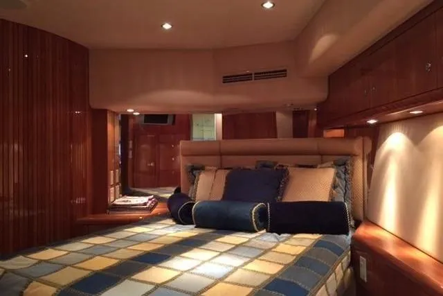 Slide: The Image of Hatteras 65 Convertible 2004 - 15