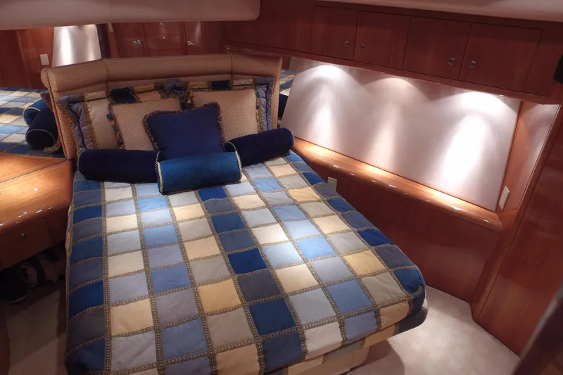 Slide: The Image of Hatteras 65 Convertible 2004 - 16