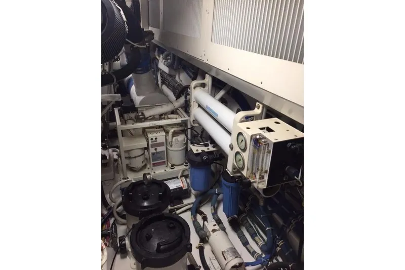 Slide: The Image of Hatteras 65 Convertible 2004 - 31