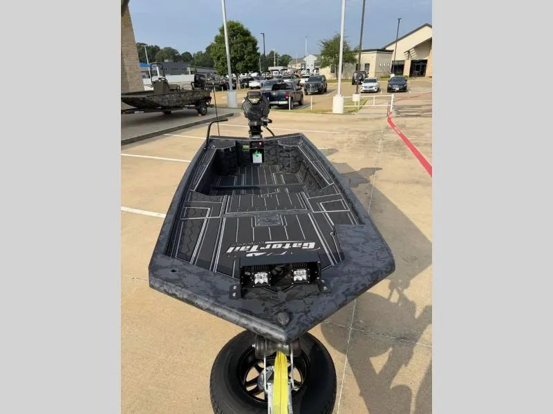 Slide: The Image of Gator-Tail 18/54 Extreme Series 2027 - 9
