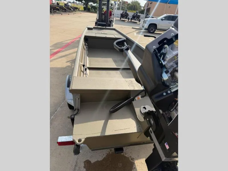 Slide: The Image of Gator-Tail 17/48 Gator Series 2027 - 15