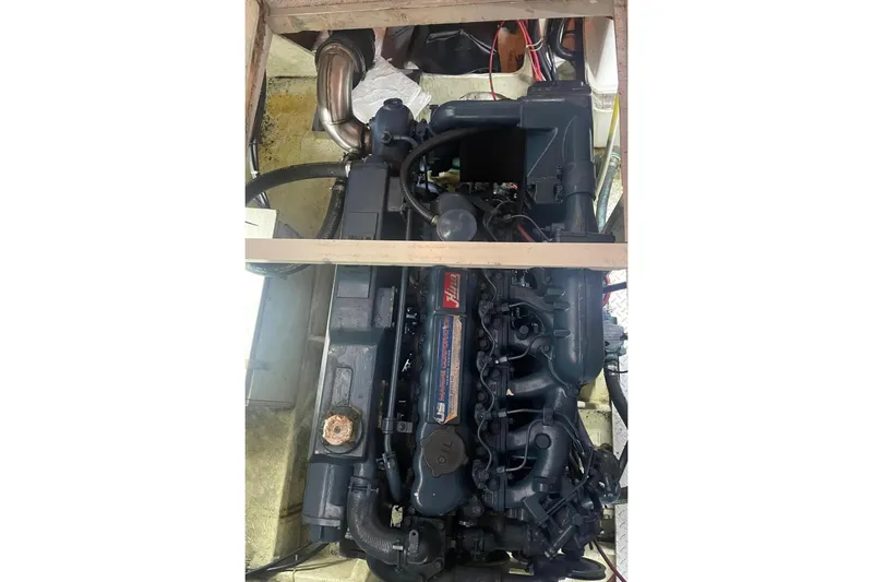 Slide: The Image of Bayliner 4588 Pilothouse 1988 - 27