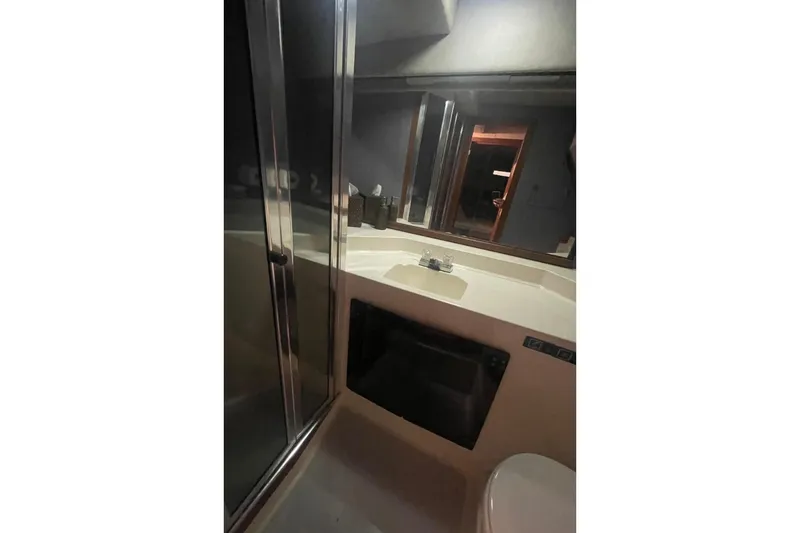 Slide: The Image of Bayliner 4588 Pilothouse 1988 - 18