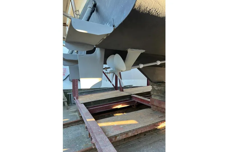 Slide: The Image of Bayliner 4588 Pilothouse 1988 - 37