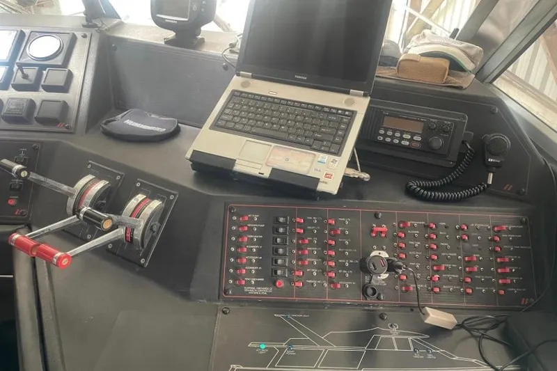 Slide: The Image of Bayliner 4588 Pilothouse 1988 - 10