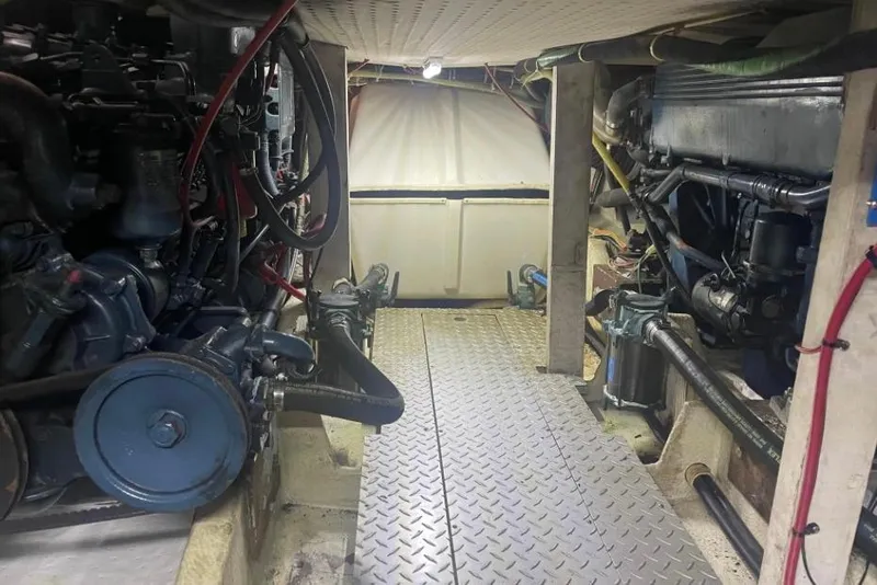 Slide: The Image of Bayliner 4588 Pilothouse 1988 - 28