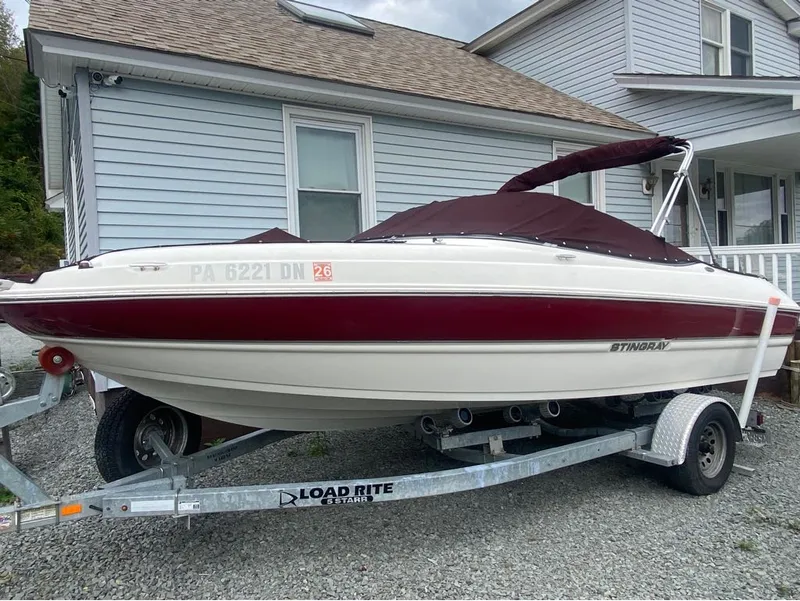 The Image of Stingray Boat Company 208LR 2013 - 0