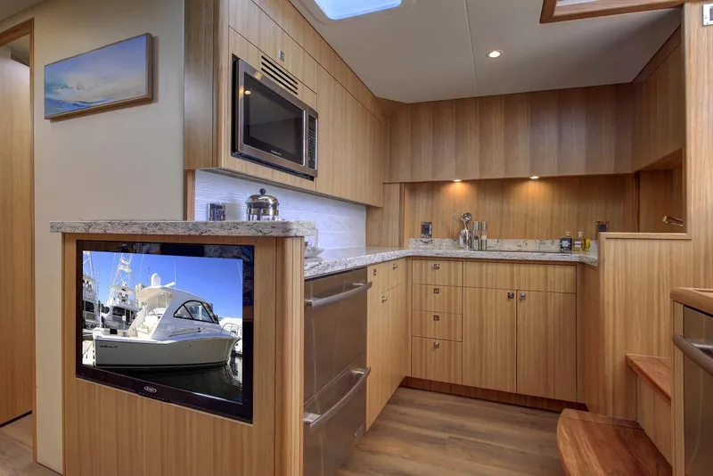 Slide: The Image of Hatteras GT45X 2022 - 9