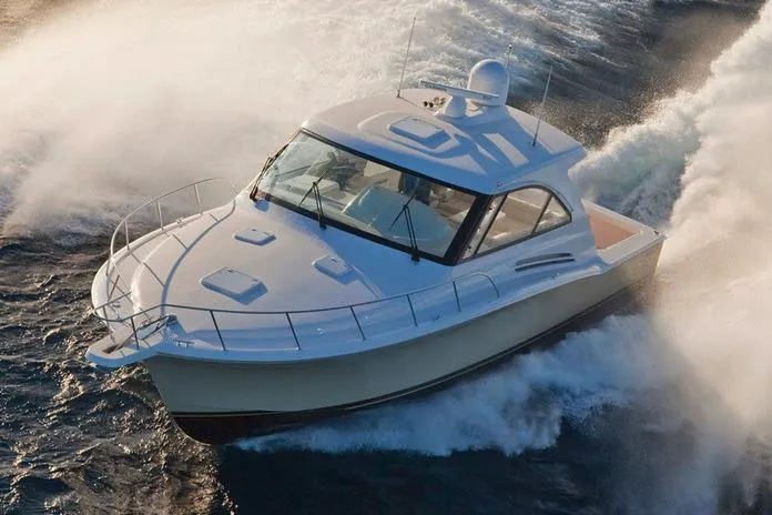 Slide: The Image of Hatteras GT45X 2022 - 17