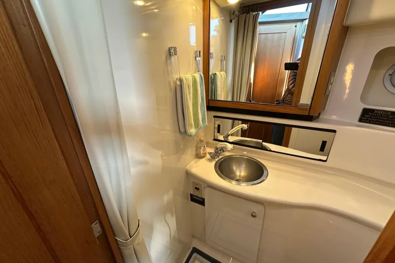 Slide: The Image of Bayliner 4087 Aft Cabin Motoryacht 2000 - 34