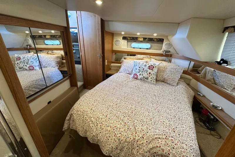 Slide: The Image of Bayliner 4087 Aft Cabin Motoryacht 2000 - 26