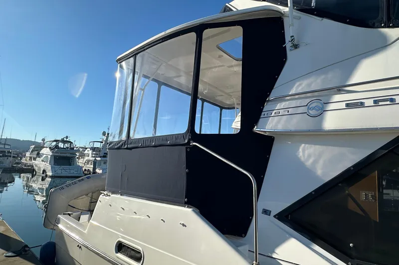 Slide: The Image of Bayliner 4087 Aft Cabin Motoryacht 2000 - 10