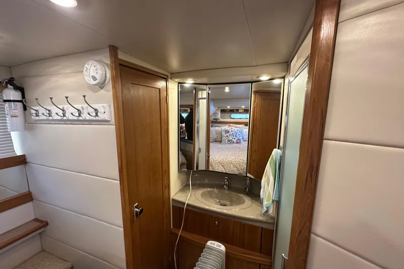 Slide: The Image of Bayliner 4087 Aft Cabin Motoryacht 2000 - 24