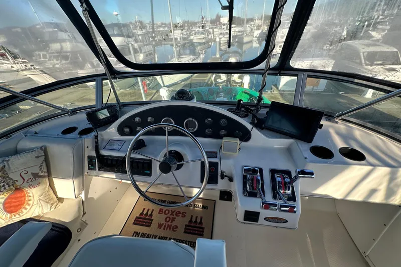 Slide: The Image of Bayliner 4087 Aft Cabin Motoryacht 2000 - 14
