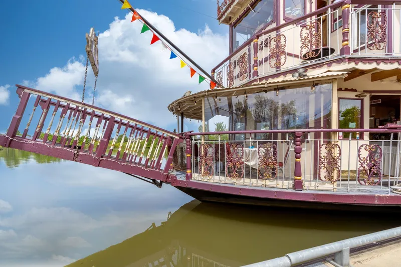 Slide: The Image of Custom Howdy Eidelman Sternwheeler - Jack Sarin 1990 - 108