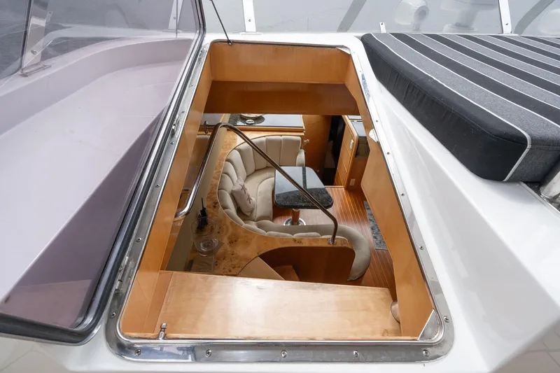 Slide: The Image of Vitech 68' Vitech Pilothouse 1999 - 60