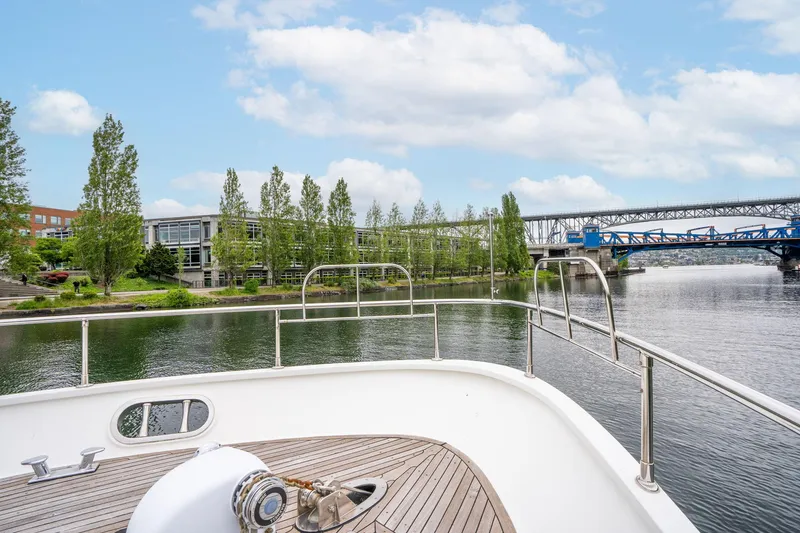 Slide: The Image of Vitech 68' Vitech Pilothouse 1999 - 85