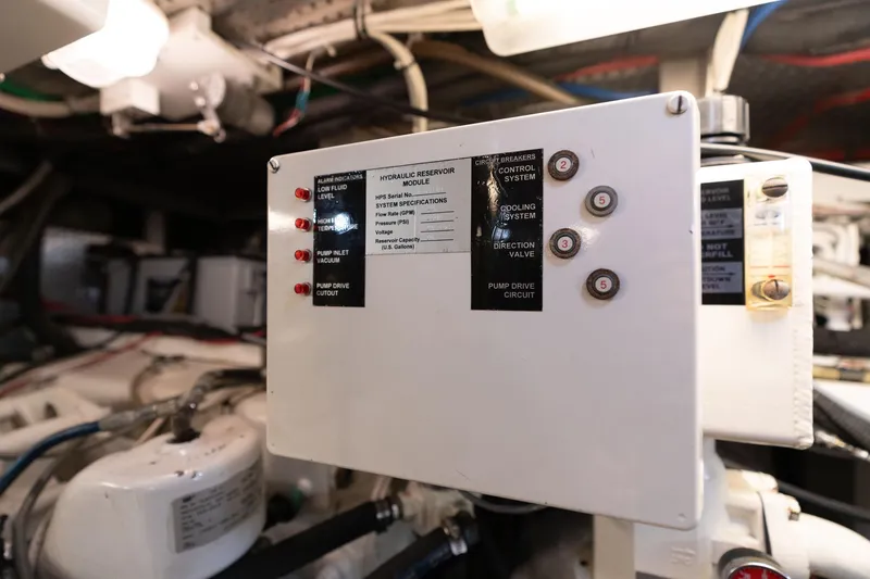 Slide: The Image of Vitech 68' Vitech Pilothouse 1999 - 105