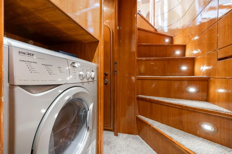 Slide: The Image of Vitech 68' Vitech Pilothouse 1999 - 58