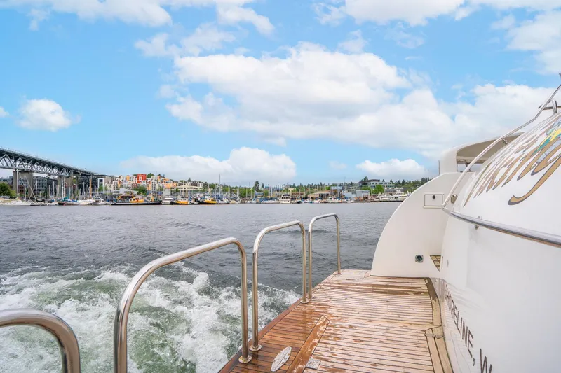 Slide: The Image of Vitech 68' Vitech Pilothouse 1999 - 77