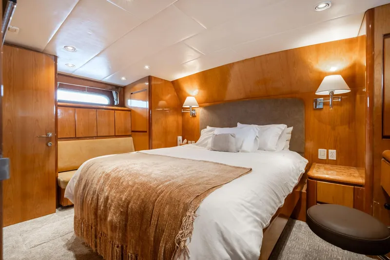 Slide: The Image of Vitech 68' Vitech Pilothouse 1999 - 57
