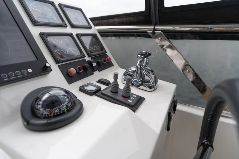 Slide: The Image of Vitech 68' Vitech Pilothouse 1999 - 67
