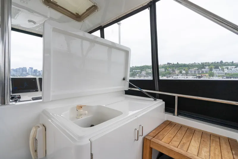 Slide: The Image of Vitech 68' Vitech Pilothouse 1999 - 73