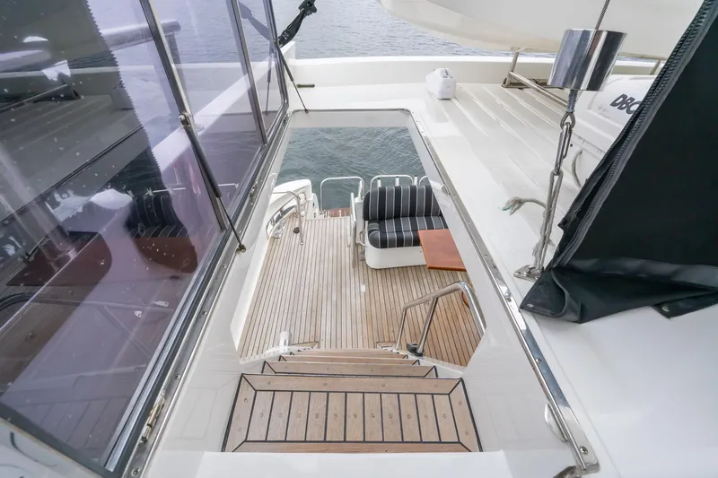 Slide: The Image of Vitech 68' Vitech Pilothouse 1999 - 74