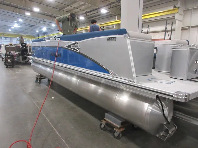 Slide: The Image of Avalon 2585 25 Catalina QL 2026 - 5