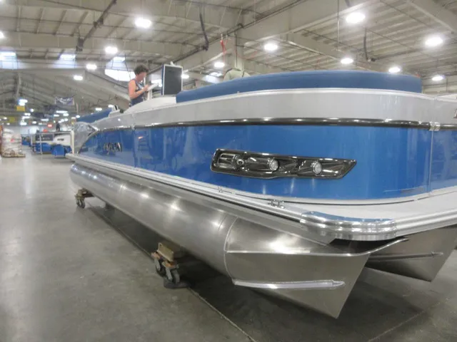 Slide: The Image of Avalon 2585 25 Catalina QL 2026 - 8