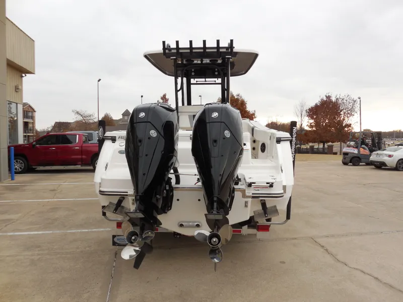 Slide: The Image of Robalo R270 2023 - 4