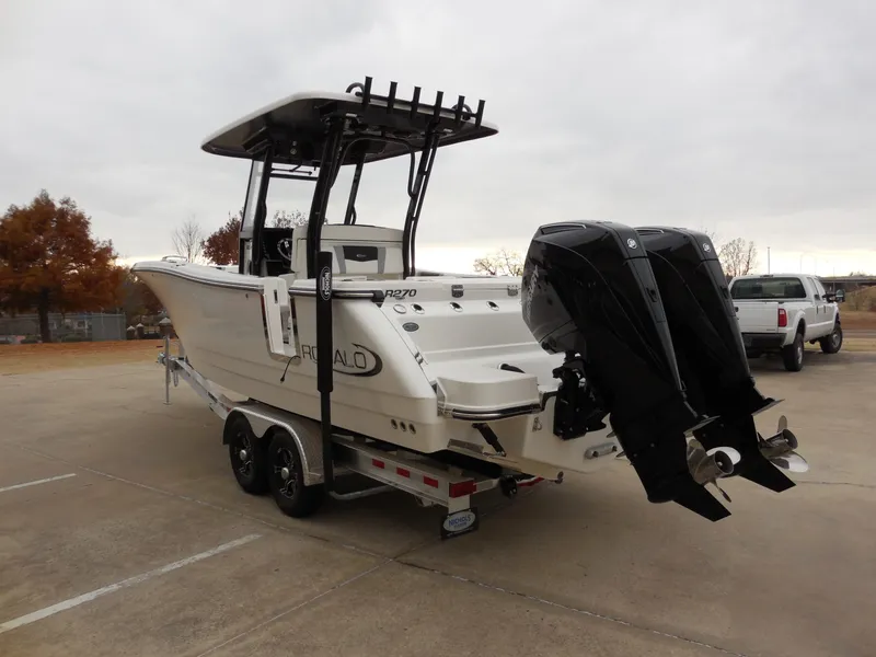 Slide: The Image of Robalo R270 2023 - 5