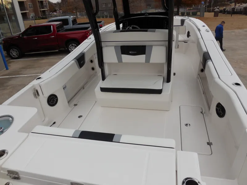 Slide: The Image of Robalo R270 2023 - 8