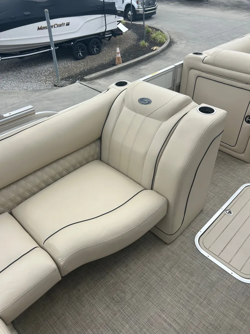 Slide: The Image of Barletta L25U Tritoon w/ 250hp Mercury 2019 - 9