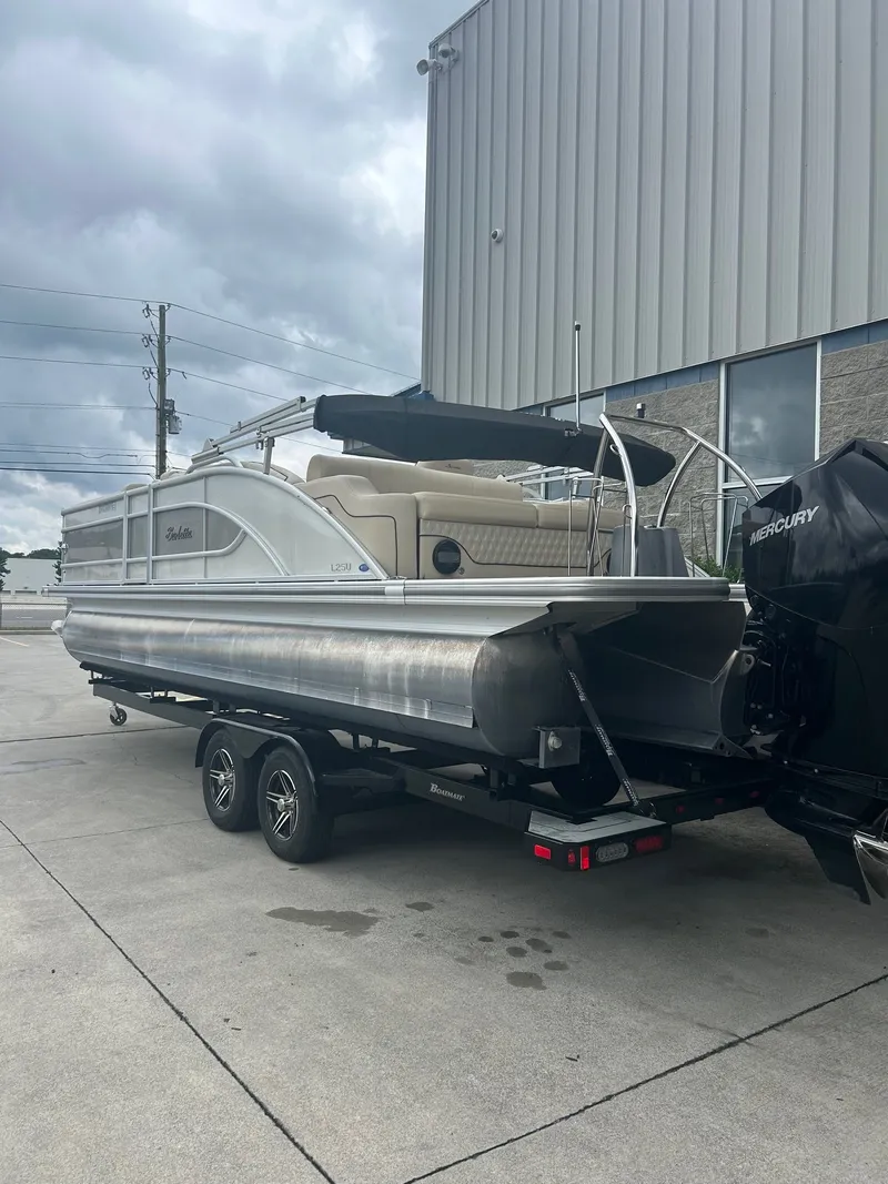 Slide: The Image of Barletta L25U Tritoon w/ 250hp Mercury 2019 - 1