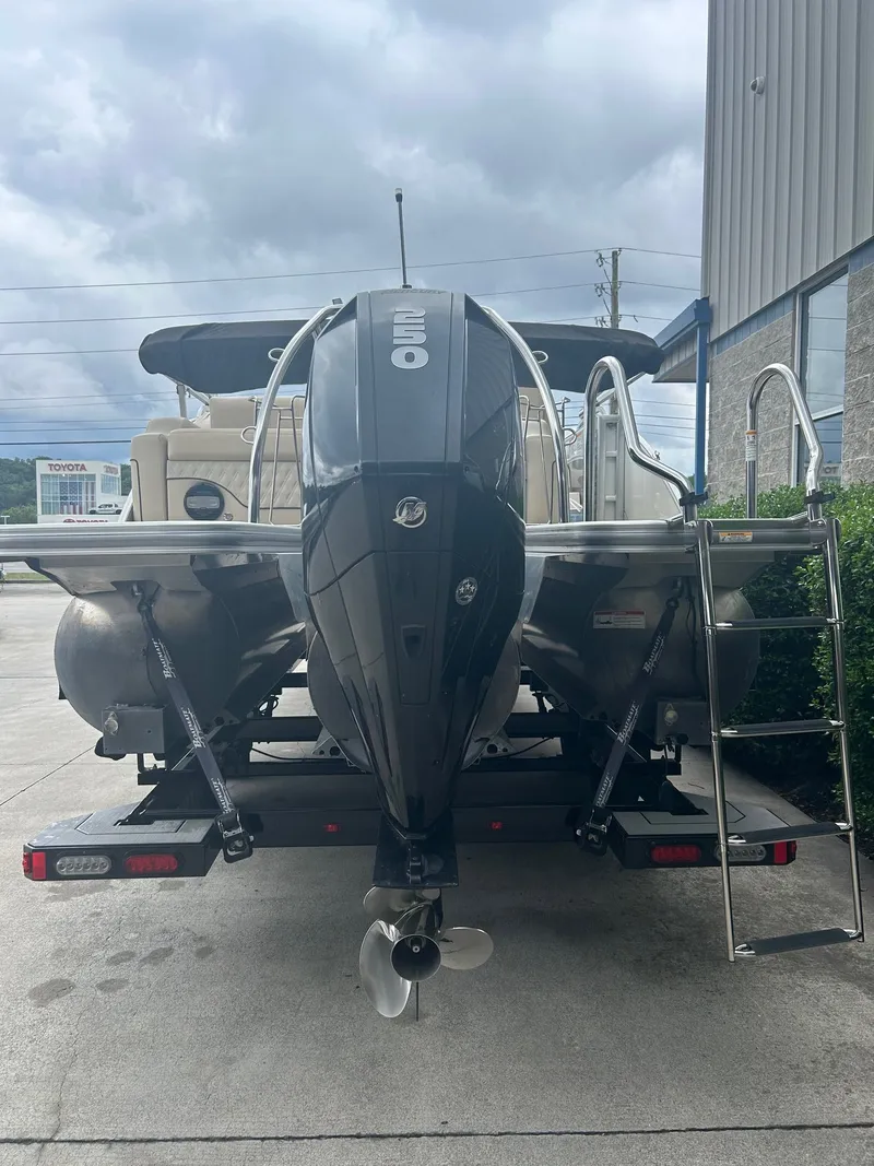 Slide: The Image of Barletta L25U Tritoon w/ 250hp Mercury 2019 - 3