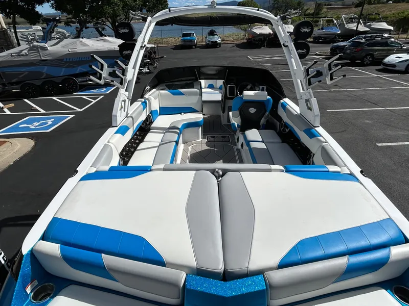 Slide: The Image of Malibu 23 LSV 2020 - 9