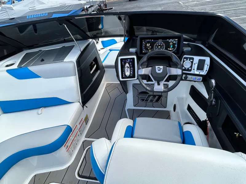 Slide: The Image of Malibu 23 LSV 2020 - 13