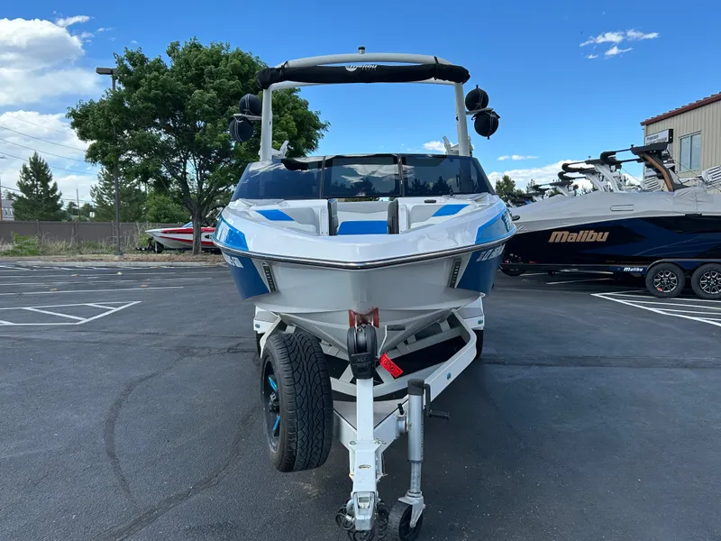 Slide: The Image of Malibu 23 LSV 2020 - 8