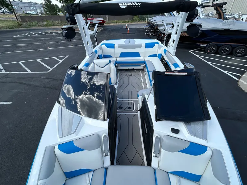 Slide: The Image of Malibu 23 LSV 2020 - 16