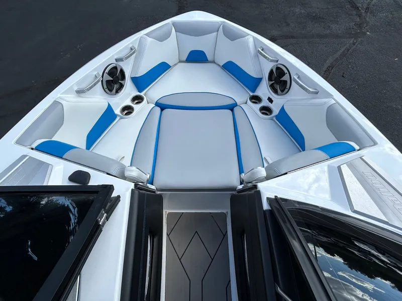 Slide: The Image of Malibu 23 LSV 2020 - 15