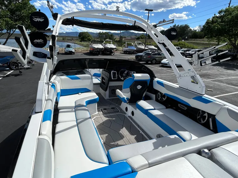 Slide: The Image of Malibu 23 LSV 2020 - 11
