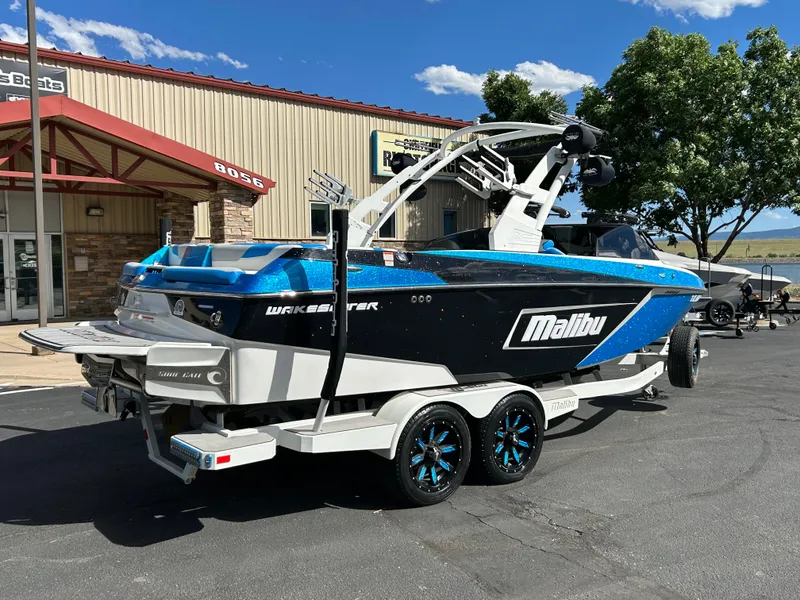 Slide: The Image of Malibu 23 LSV 2020 - 2